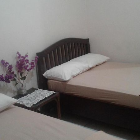 Canary Guesthouse Yogyakarta Esterno foto